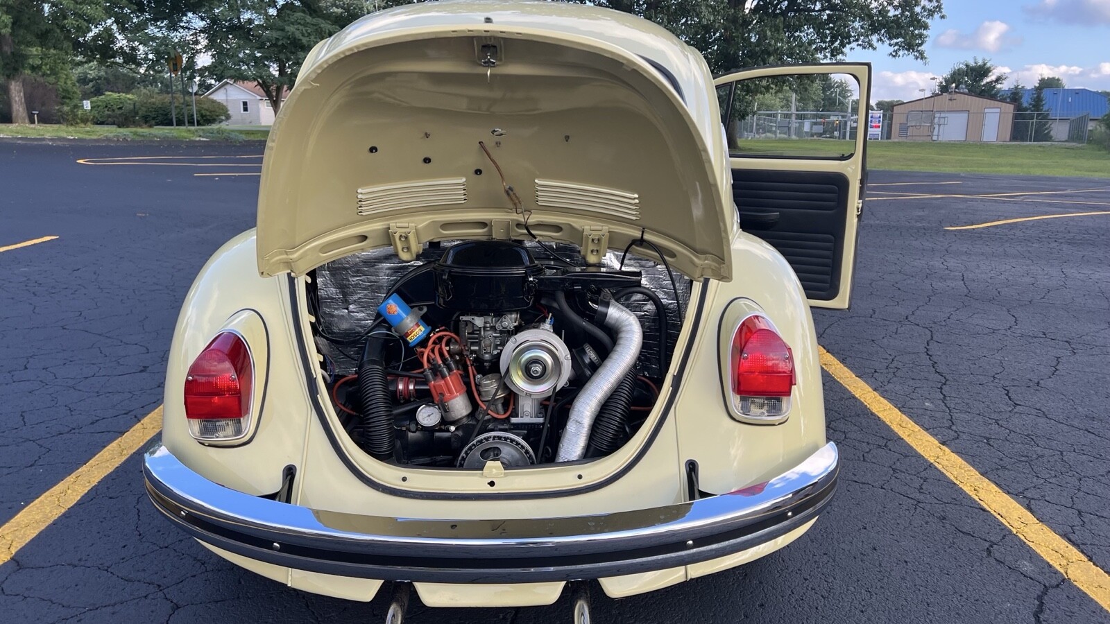 Volkswagen-Super-Beetle-1971-Sedan-33