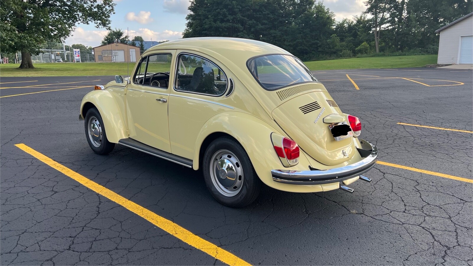 Volkswagen-Super-Beetle-1971-Sedan-4