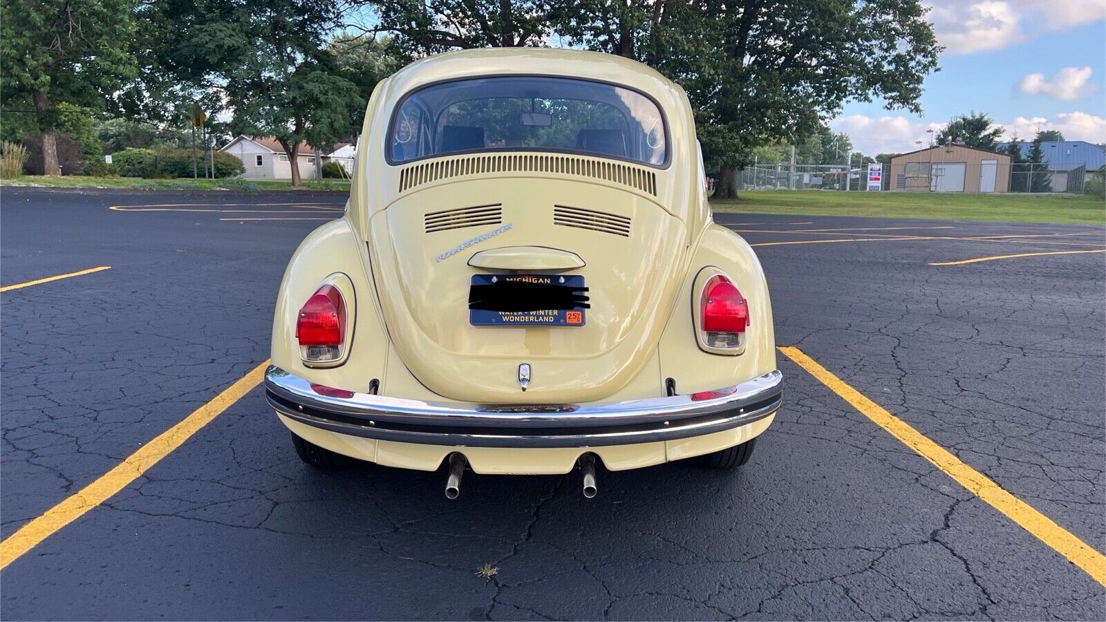 Volkswagen-Super-Beetle-1971-Sedan-5