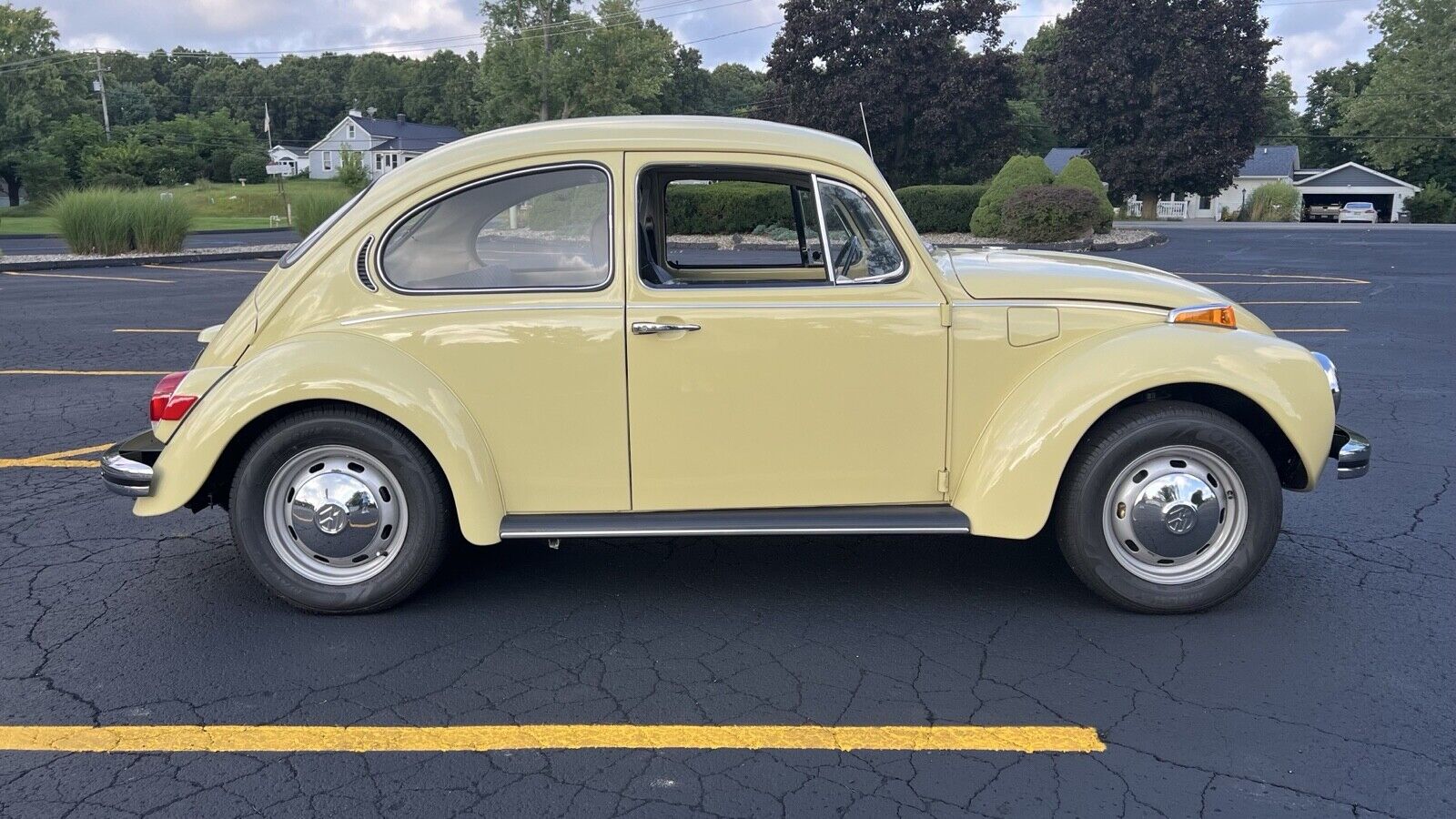 Volkswagen-Super-Beetle-1971-Sedan-8