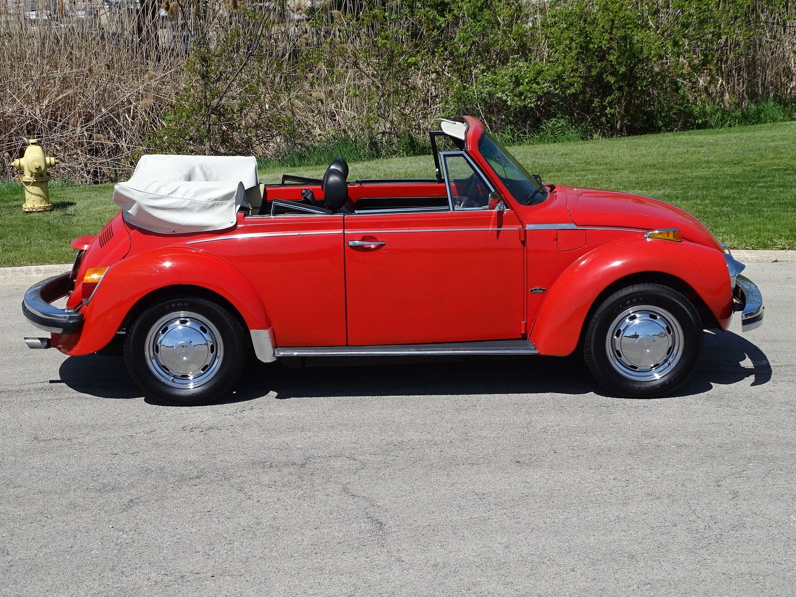 Volkswagen-Super-Beetle-1979-Convertible-2