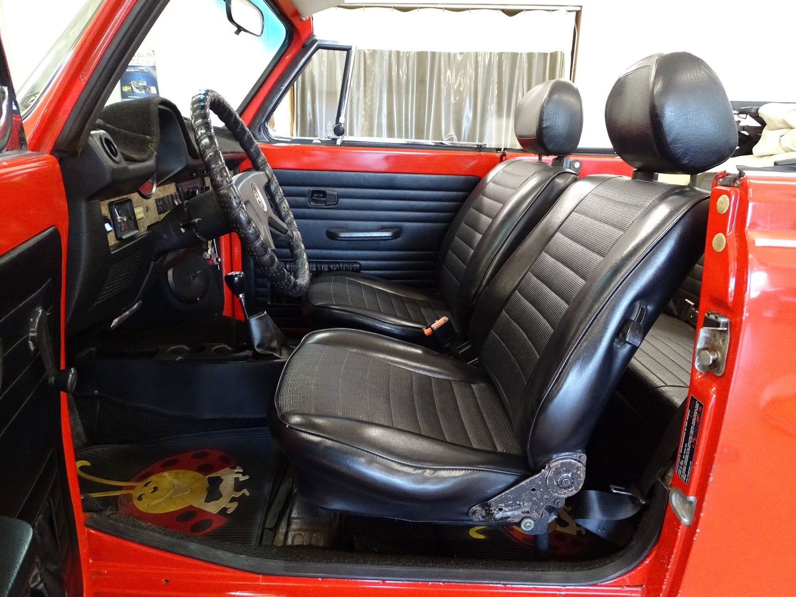 Volkswagen-Super-Beetle-1979-Convertible-4