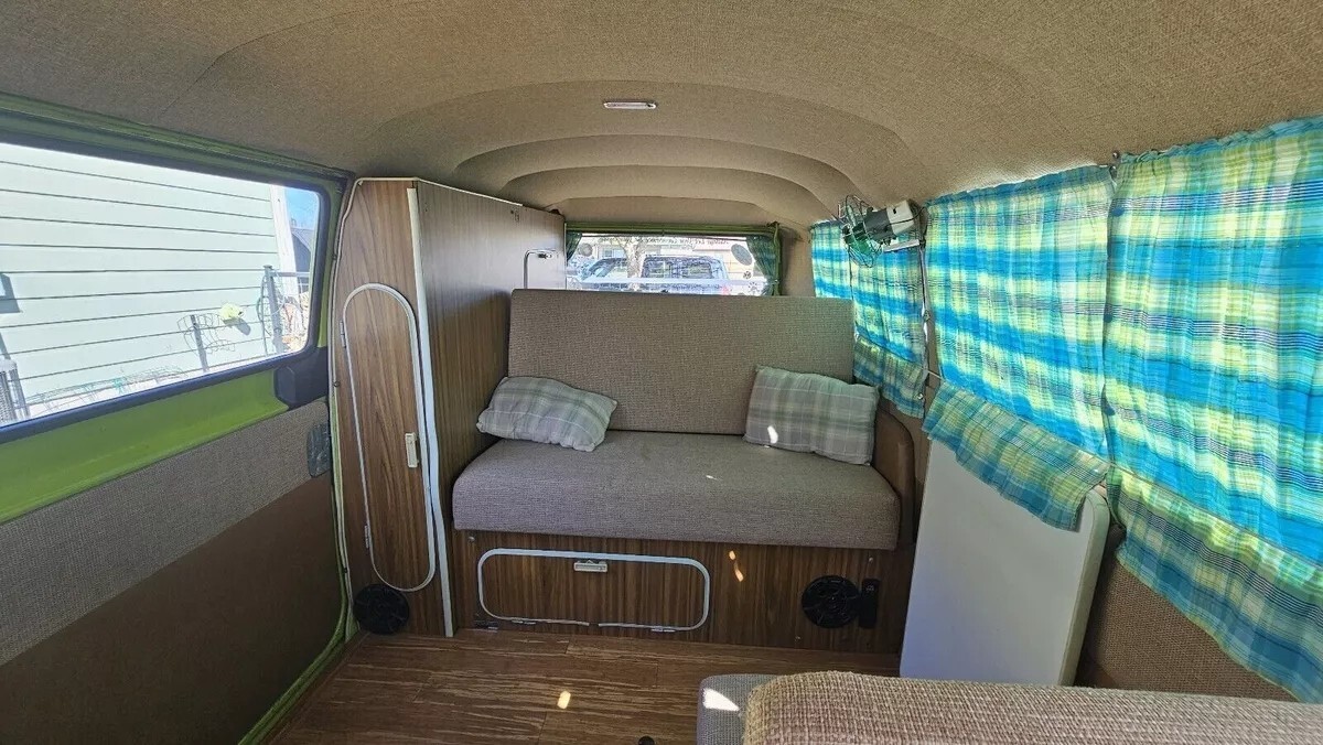 Volkswagen-Transporter-1973-6