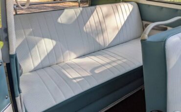 Volkswagen-Type-2-1966-blue-1