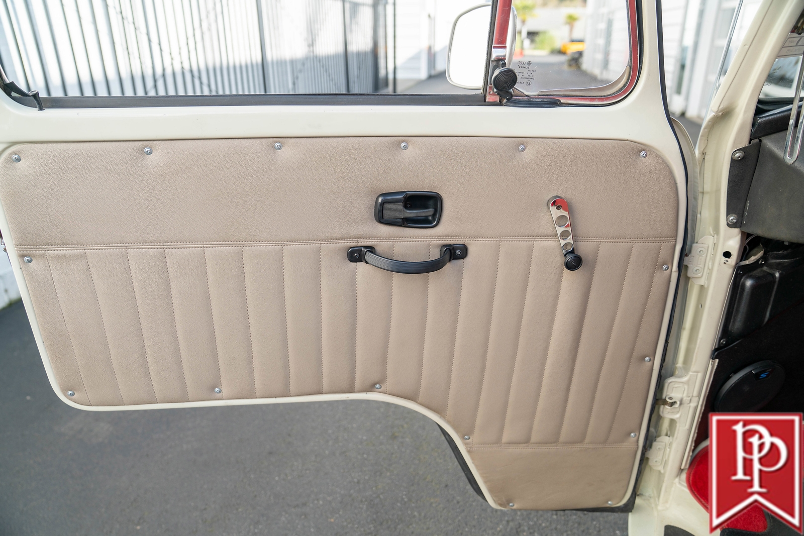 Volkswagen-Type-2-Kombi-1992-Van-10