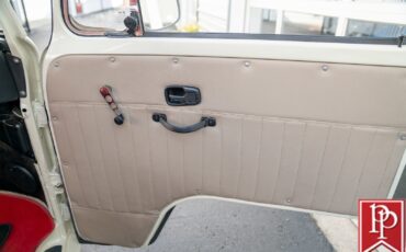 Volkswagen-Type-2-Kombi-1992-Van-27