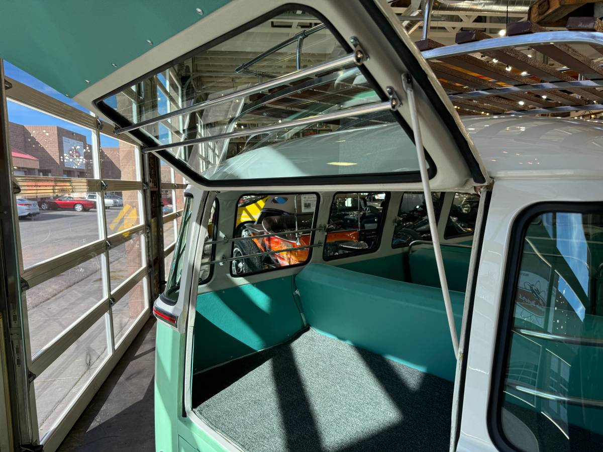 Volkswagen-Type-ii-1968-green-11
