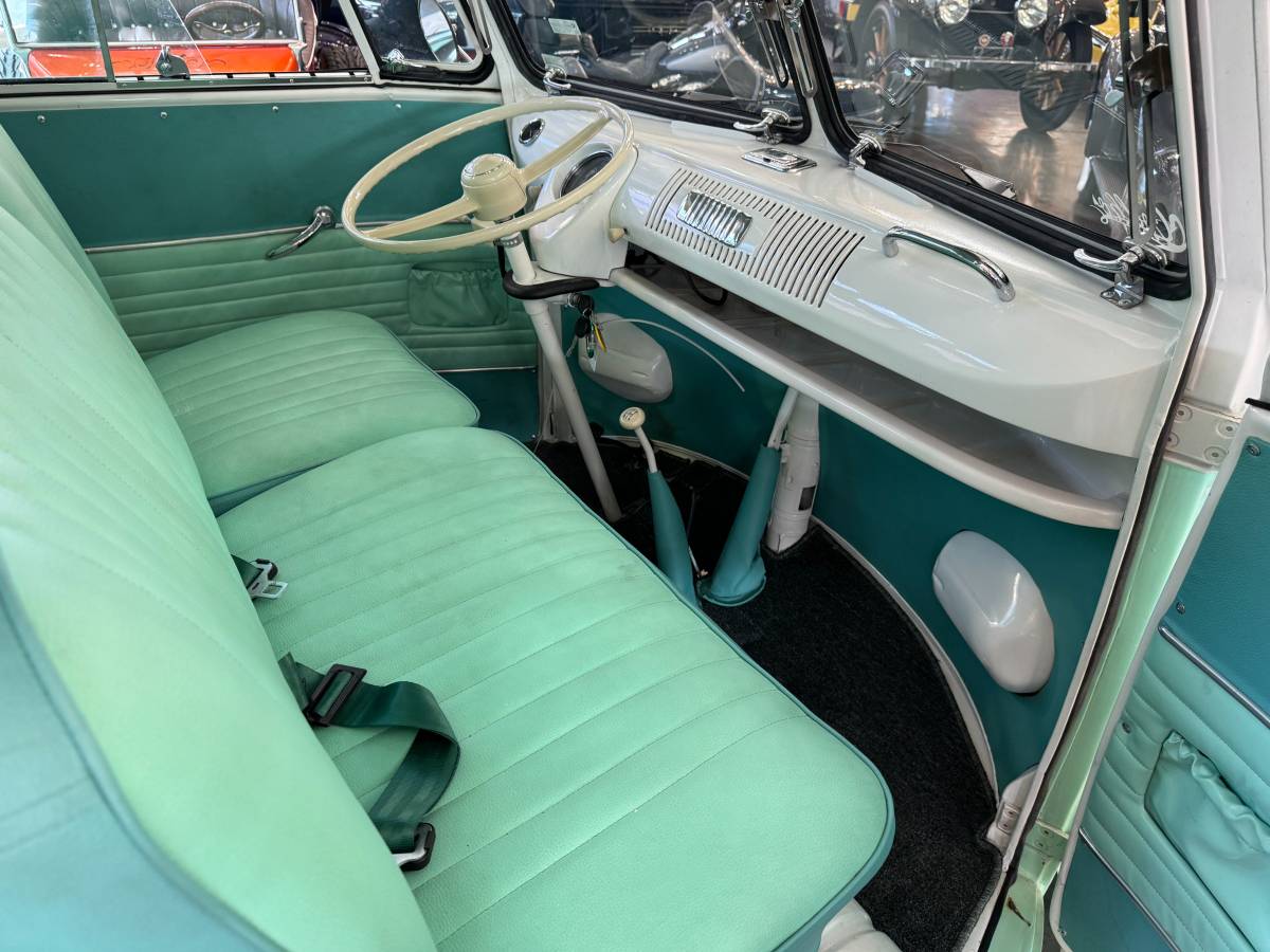 Volkswagen-Type-ii-1968-green-8