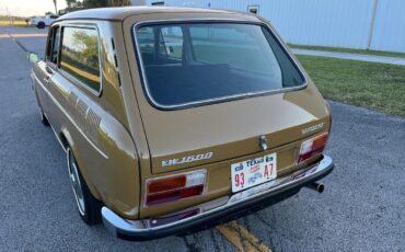 Volkswagen-VW-Variant-squareback-1976-coupe-16
