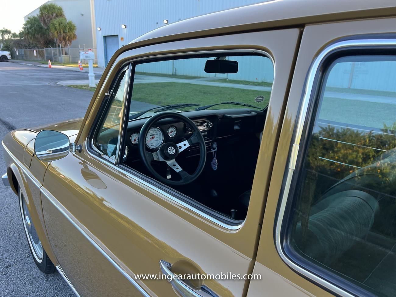 Volkswagen-VW-Variant-squareback-1976-coupe-38