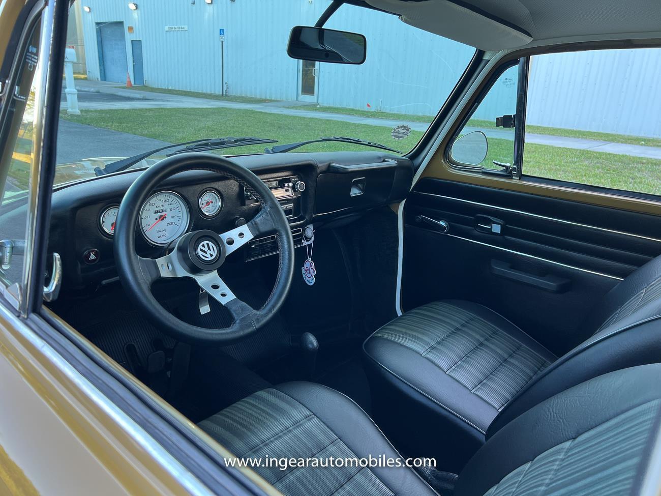 Volkswagen-VW-Variant-squareback-1976-coupe-39