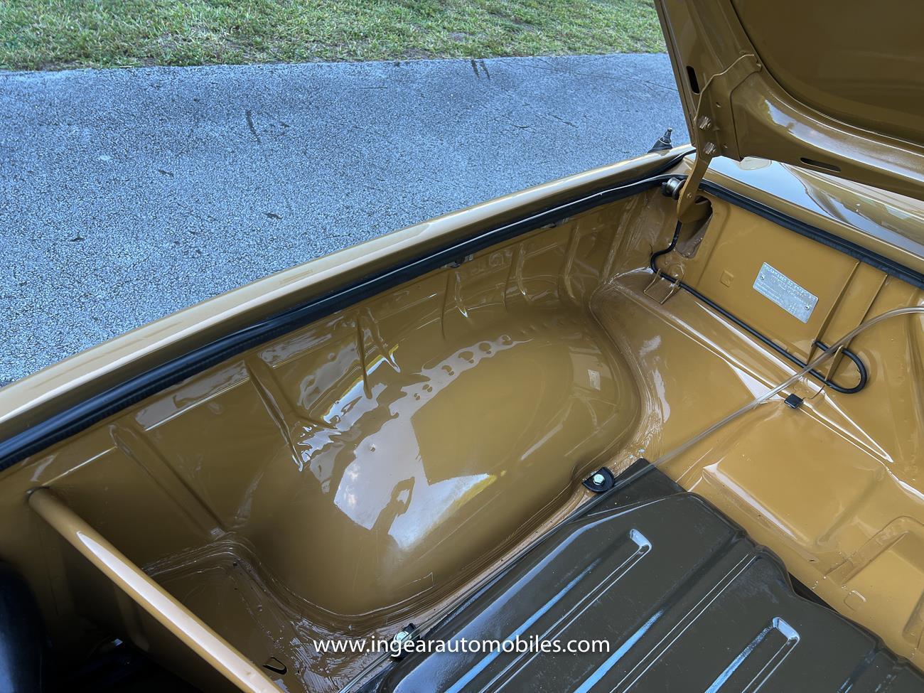 Volkswagen-VW-Variant-squareback-1976-coupe-9