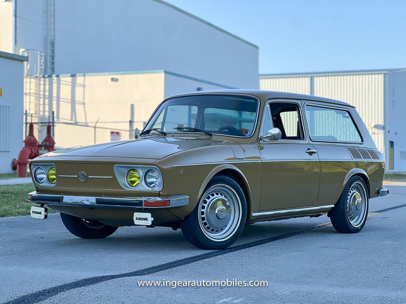 Volkswagen-VW-Variant-squareback-1976-coupe