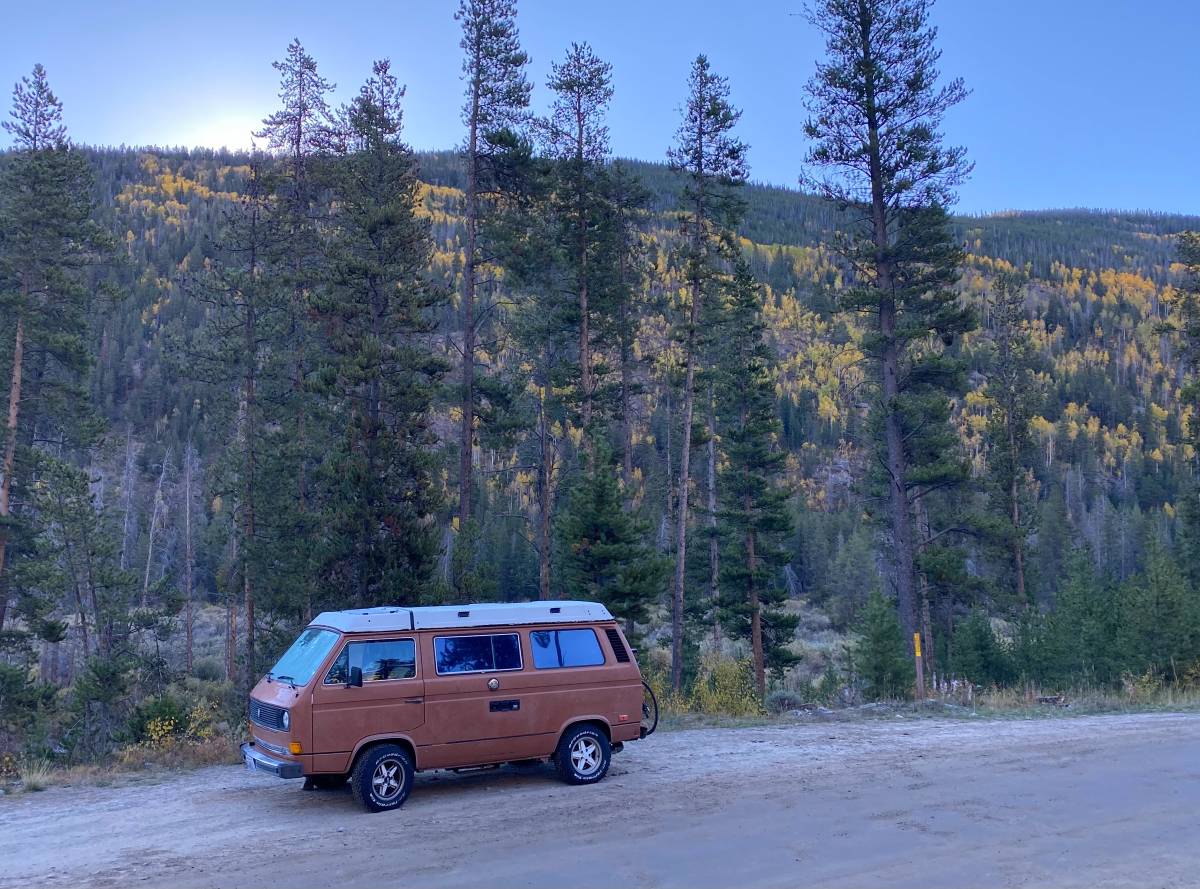 Volkswagen-Vanagon-1983-orange-1