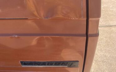 Volkswagen-Vanagon-1983-orange-10
