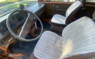 Volkswagen-Vanagon-1983-orange-4