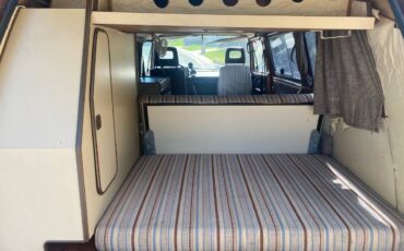 Volkswagen-Vanagon-1983-orange-6