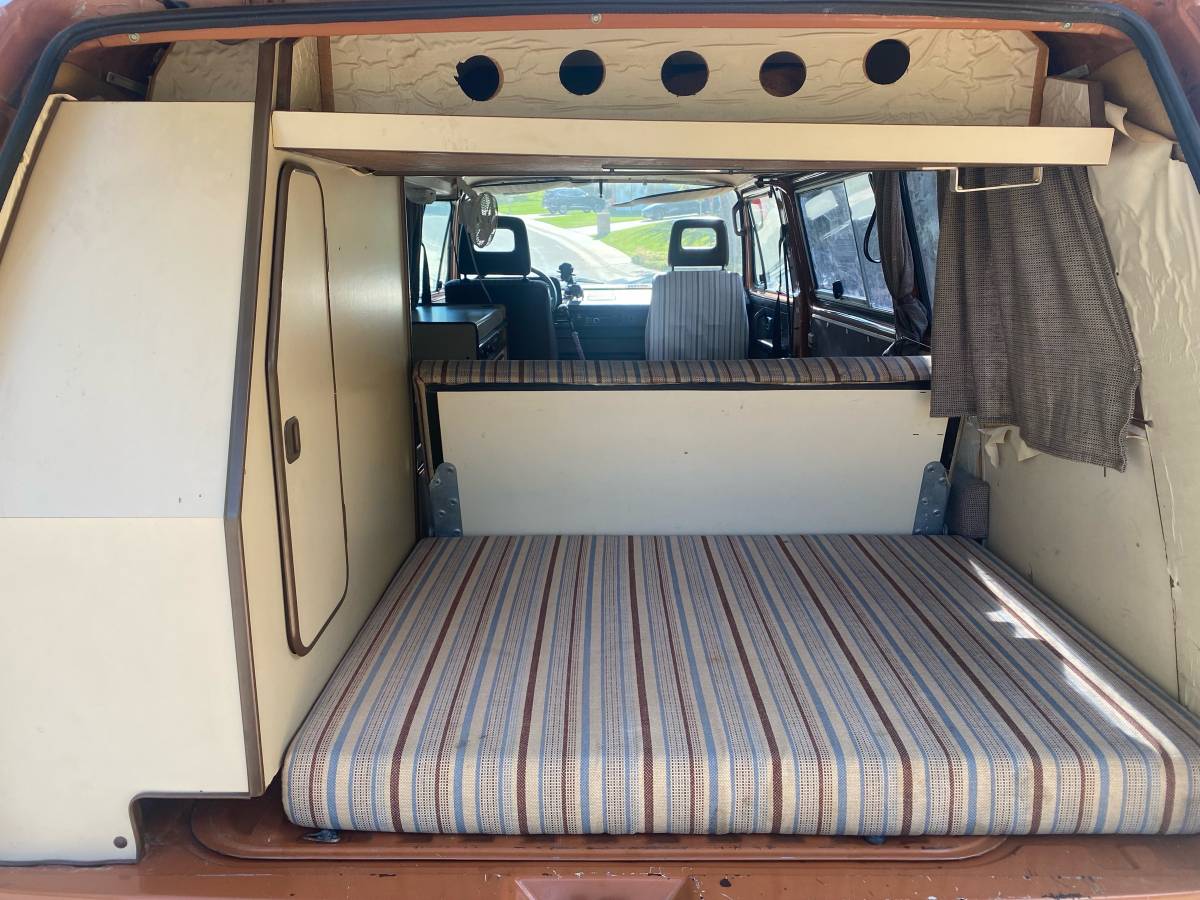 Volkswagen-Vanagon-1983-orange-6