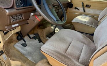 Volkswagen-Vanagon-1985-brown-11