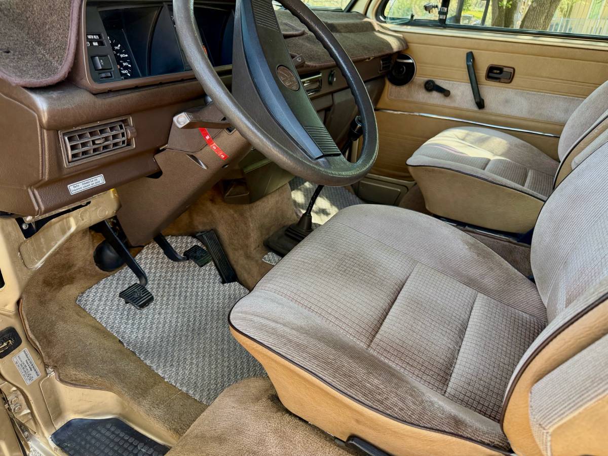 Volkswagen-Vanagon-1985-brown-11