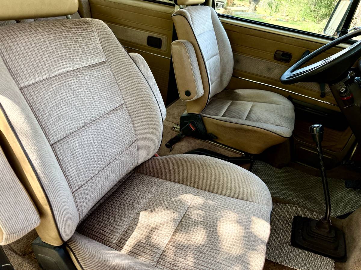 Volkswagen-Vanagon-1985-brown-12