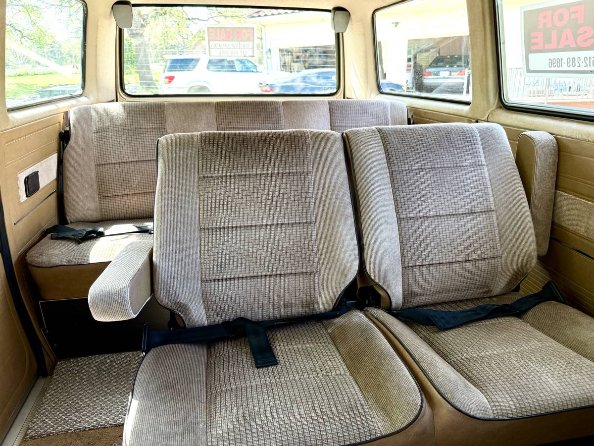 Volkswagen-Vanagon-1985-brown-16
