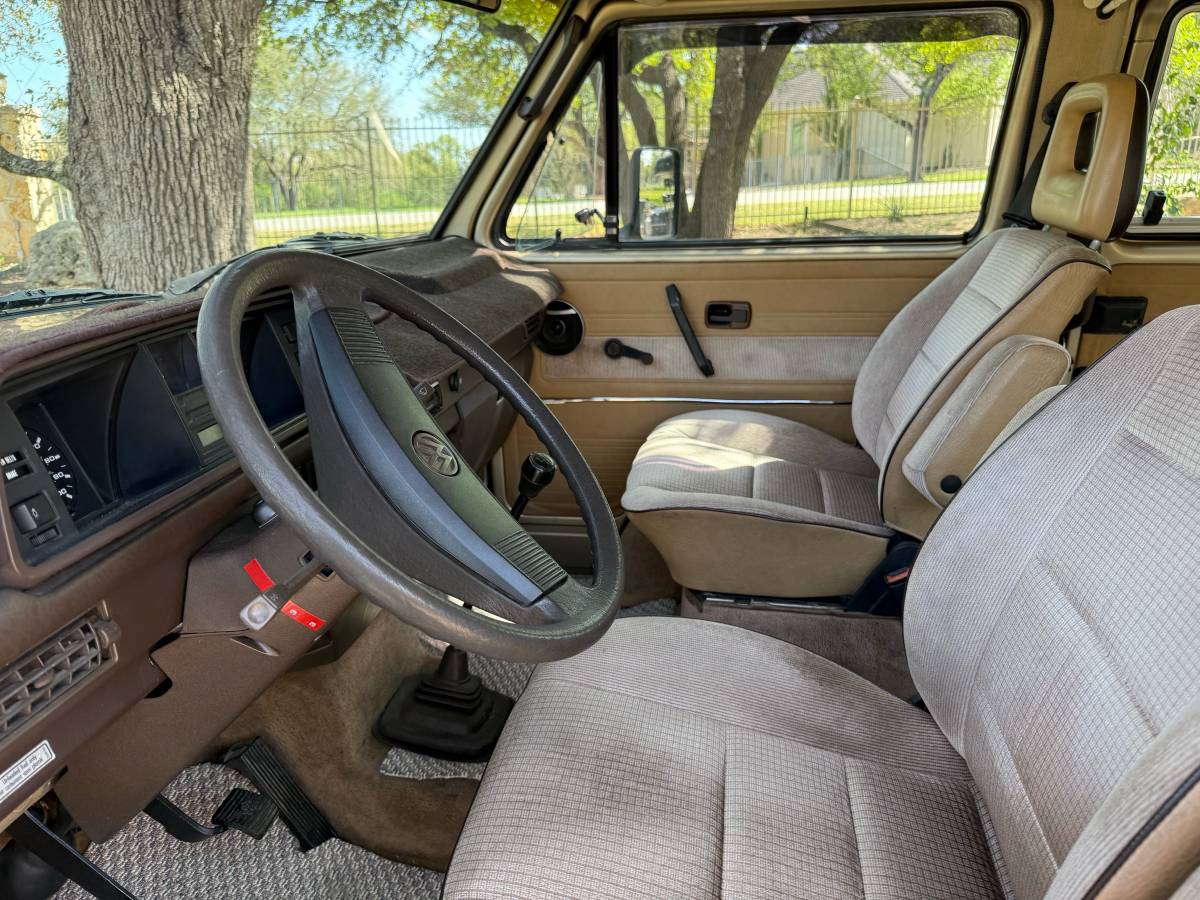 Volkswagen-Vanagon-1985-brown-23
