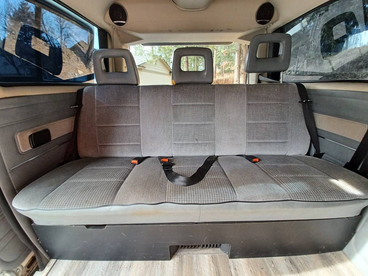 Volkswagen-Vanagon-bus-1991-white-13