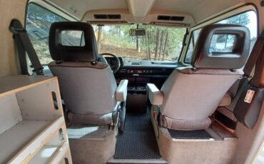 Volkswagen-Vanagon-bus-1991-white-15