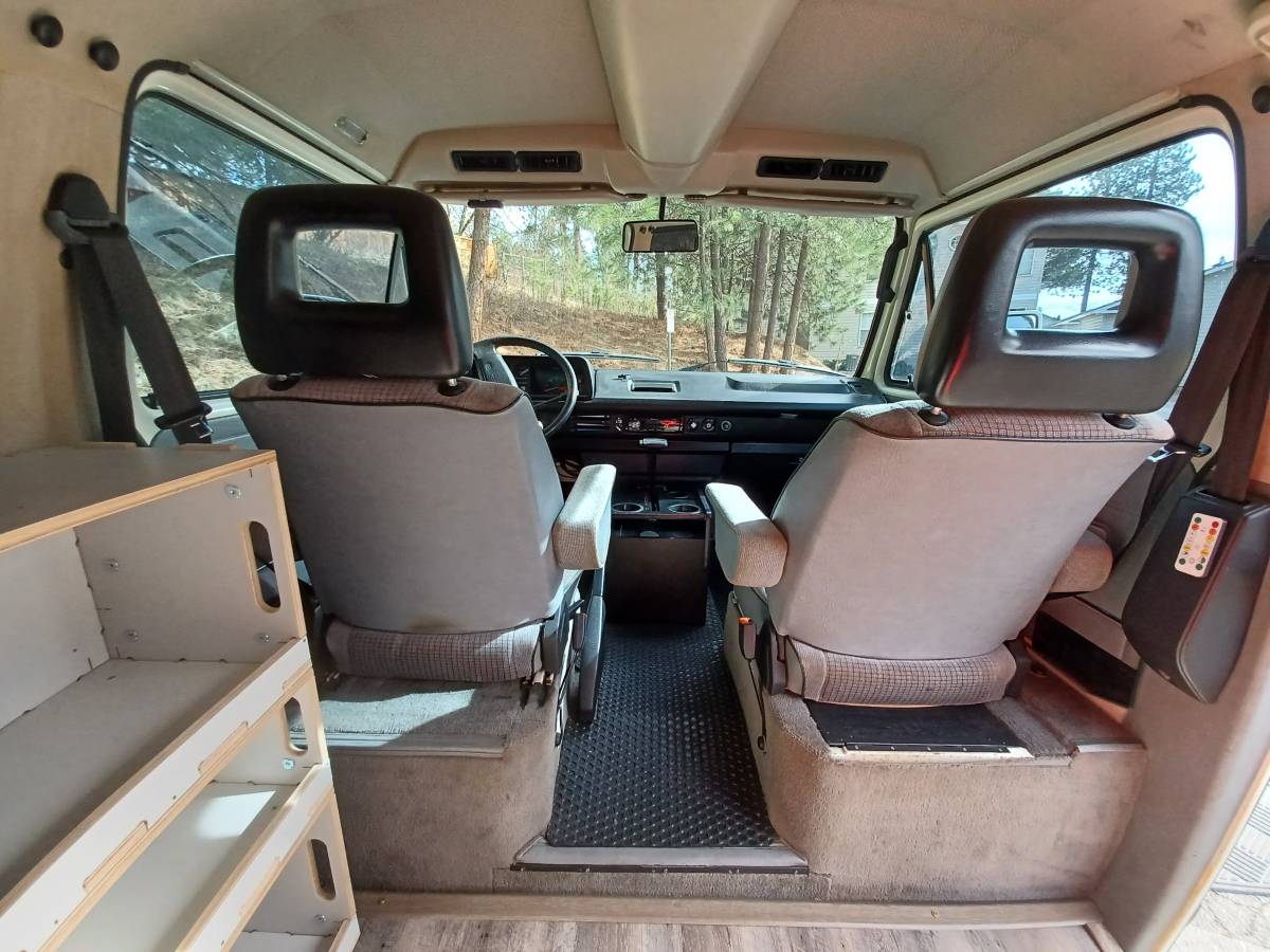 Volkswagen-Vanagon-bus-1991-white-15