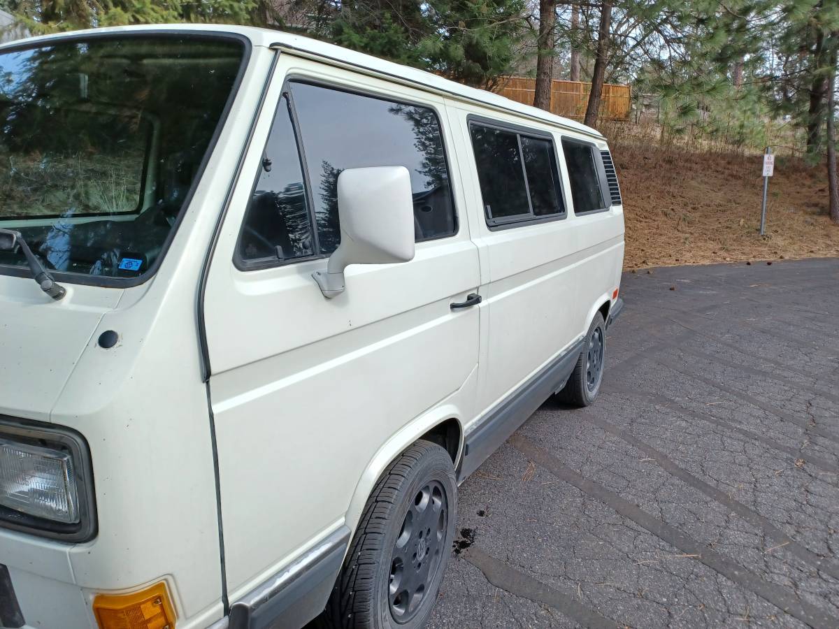 Volkswagen-Vanagon-bus-1991-white-2
