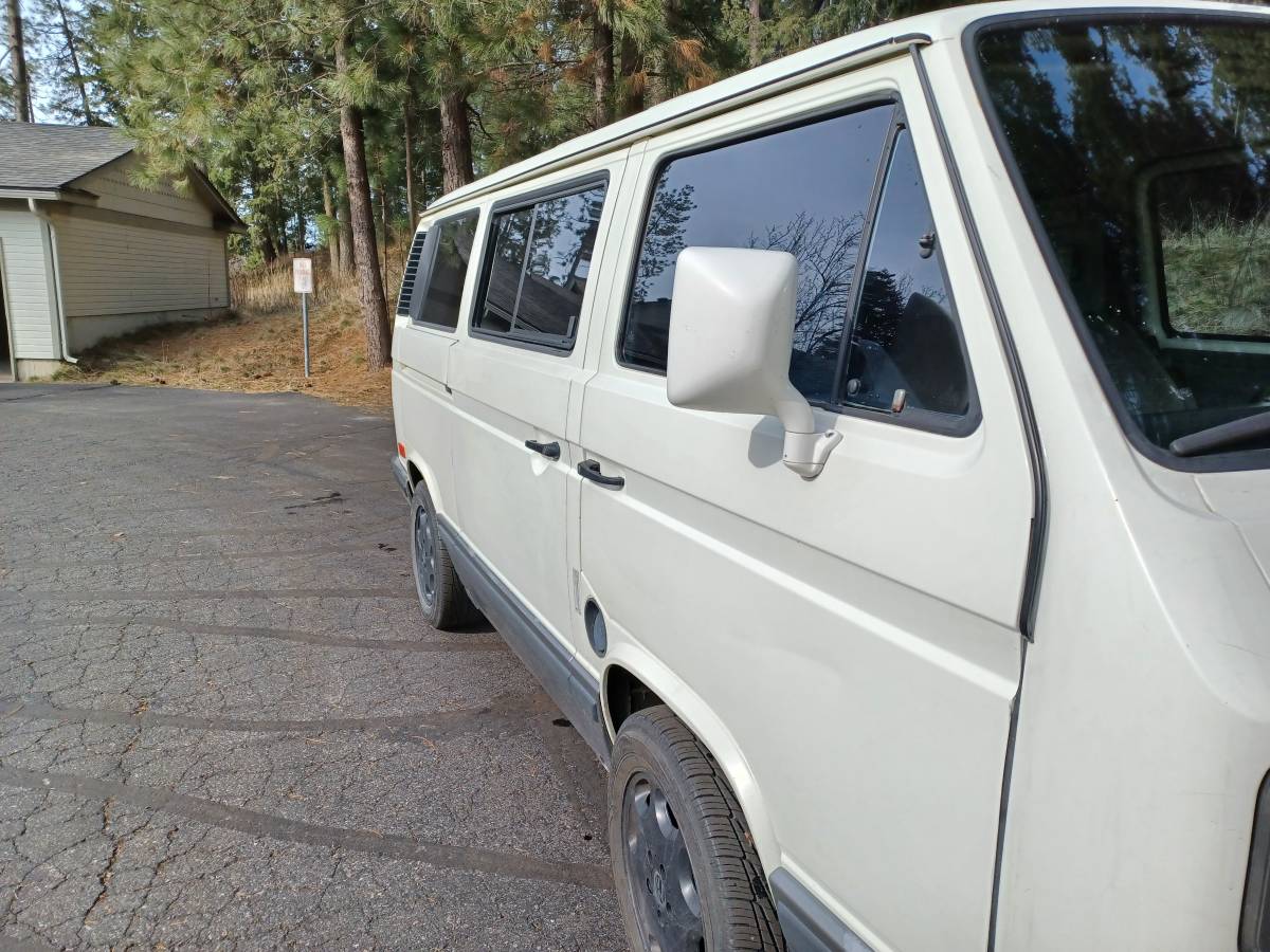 Volkswagen-Vanagon-bus-1991-white-4