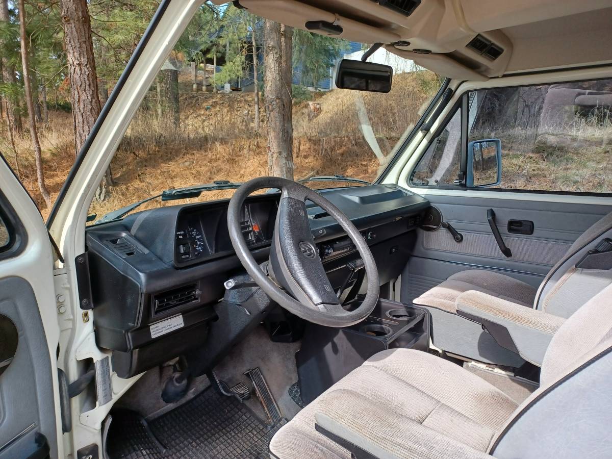 Volkswagen-Vanagon-bus-1991-white-7