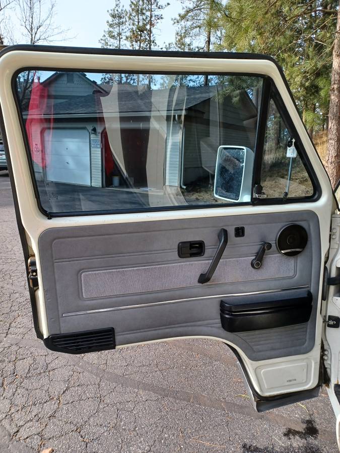 Volkswagen-Vanagon-bus-1991-white-8