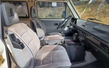 Volkswagen-Vanagon-bus-1991-white-9