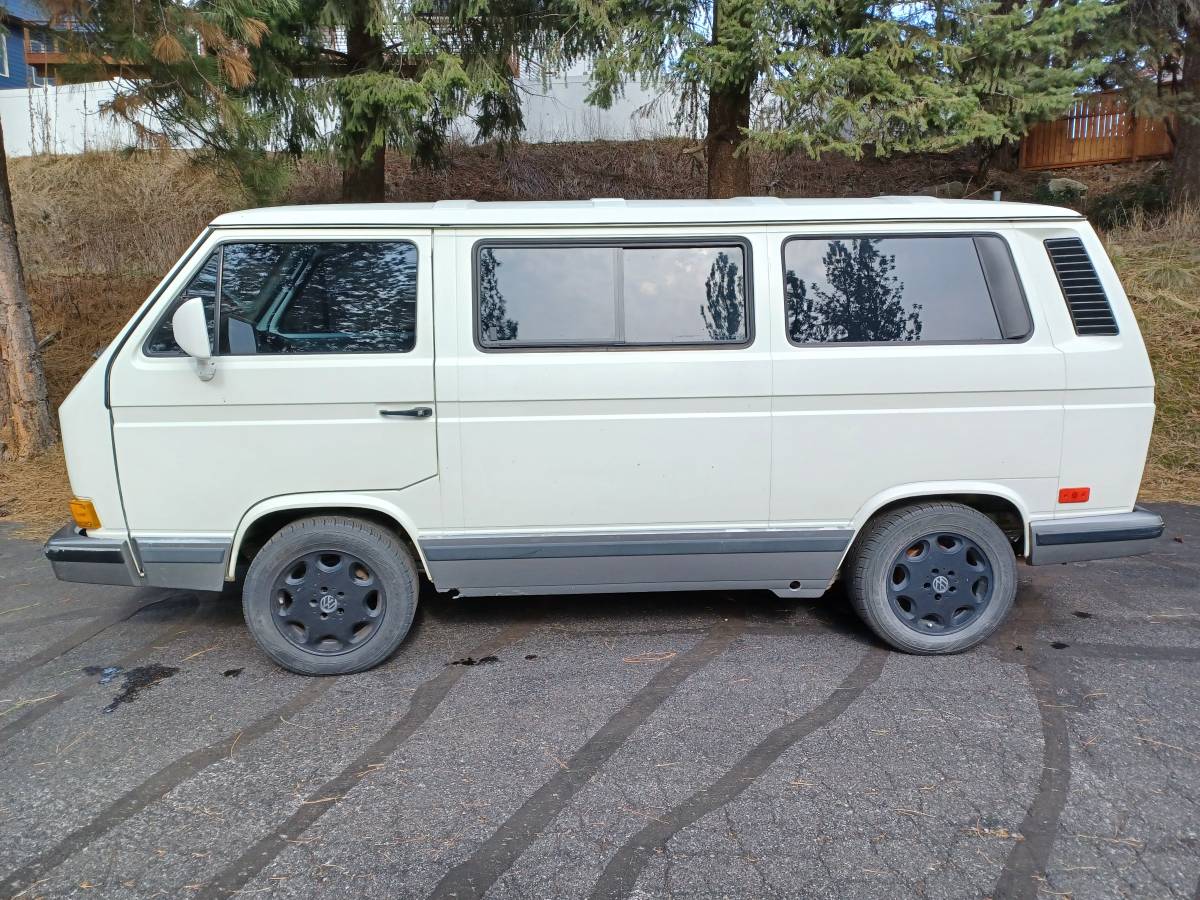 Volkswagen-Vanagon-bus-1991-white