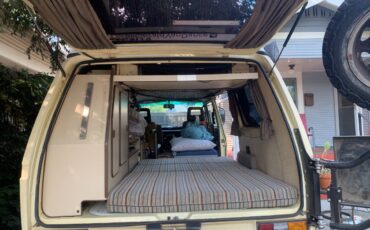 Volkswagen-Vanagon-camper-1984-17