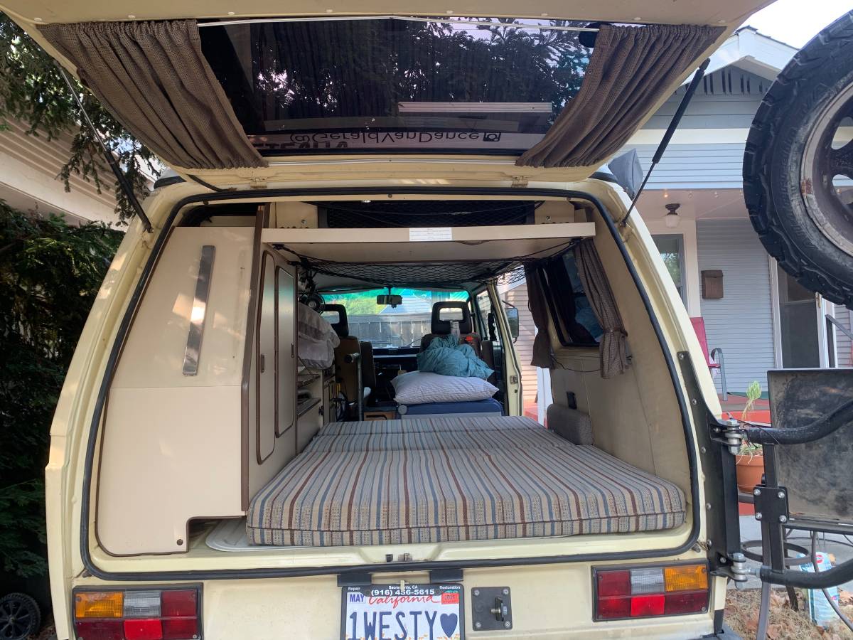Volkswagen-Vanagon-camper-1984-17