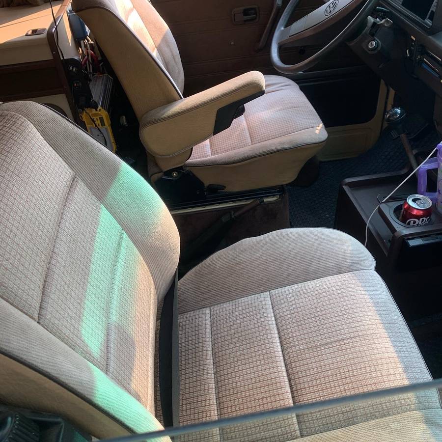 Volkswagen-Vanagon-camper-1984-4
