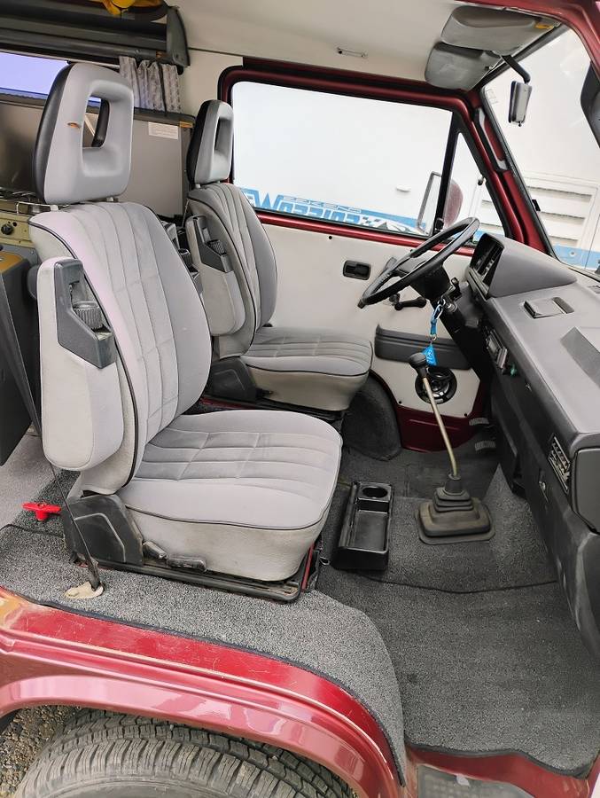 Volkswagen-Vanagon-camper-1987-purple-12