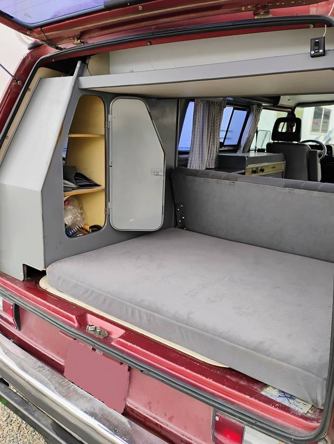 Volkswagen-Vanagon-camper-1987-purple-23