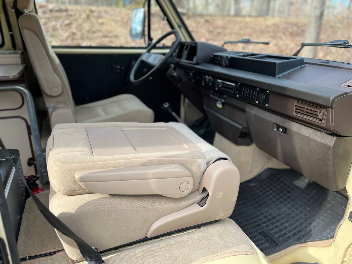 Volkswagen-Vanagon-vanagon-camper-1984-yellow-10