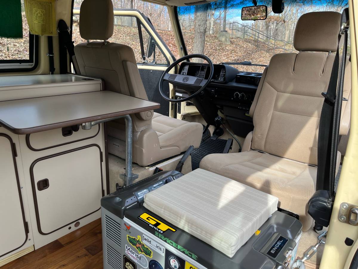 Volkswagen-Vanagon-vanagon-camper-1984-yellow-12