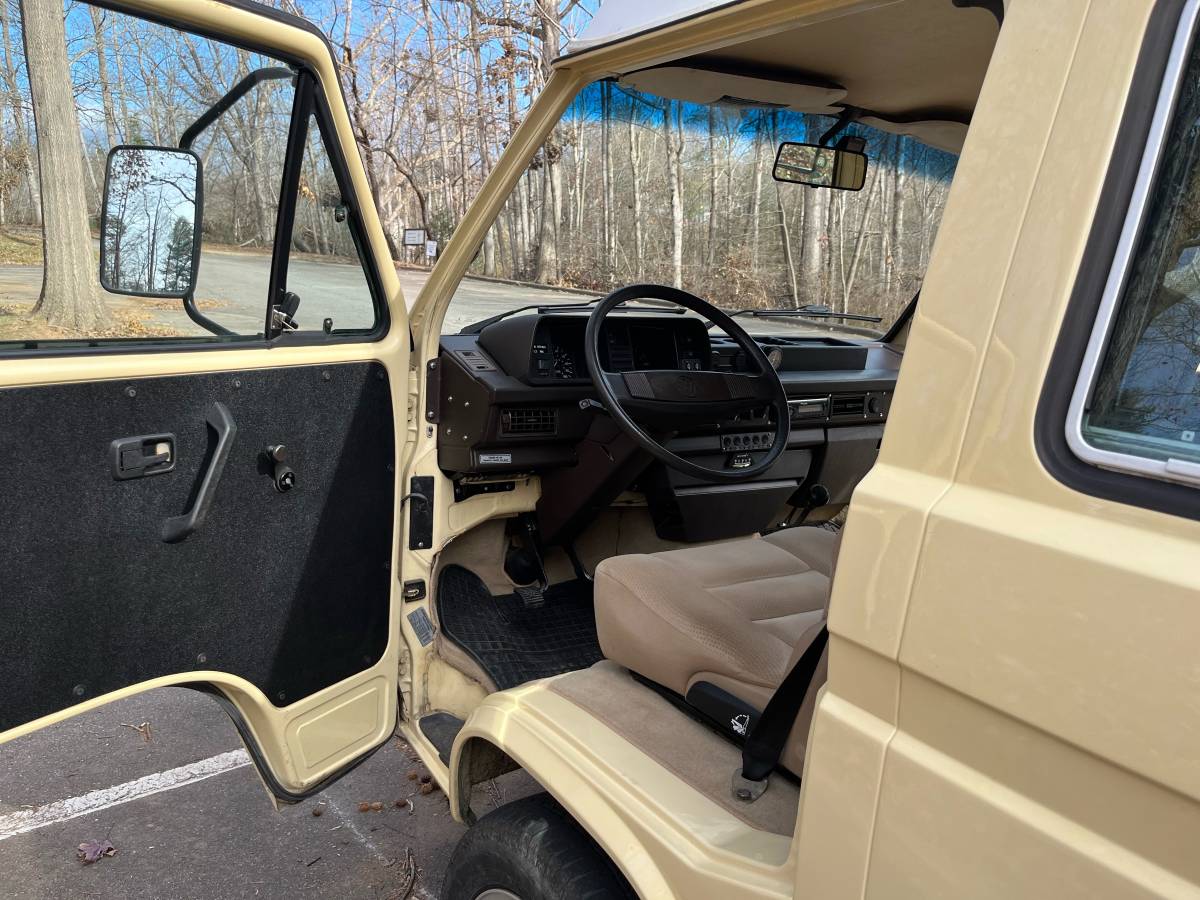 Volkswagen-Vanagon-vanagon-camper-1984-yellow-15