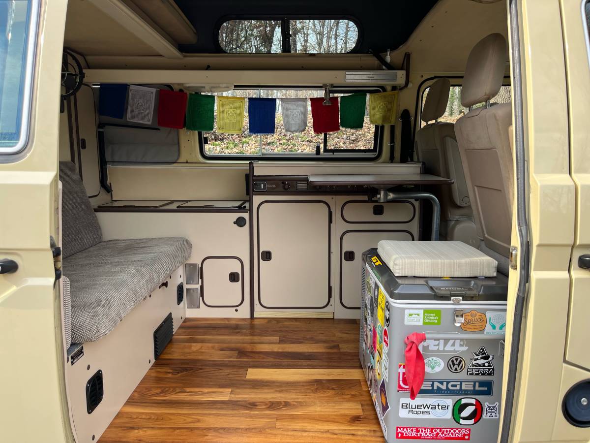 Volkswagen-Vanagon-vanagon-camper-1984-yellow-3