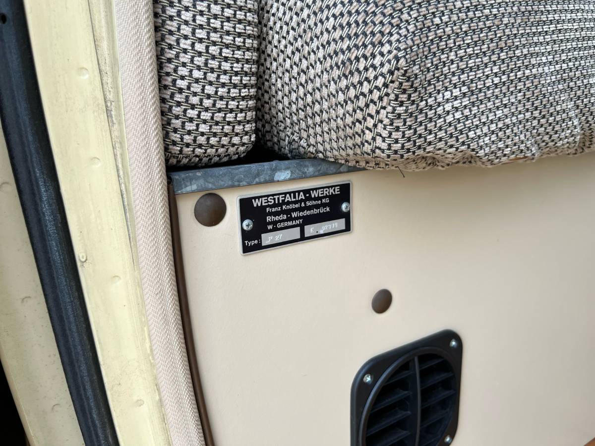 Volkswagen-Vanagon-vanagon-camper-1984-yellow-5