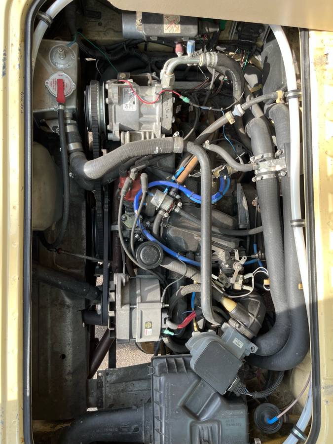 Volkswagen-Vanagon-vanagon-camper-1984-yellow-8