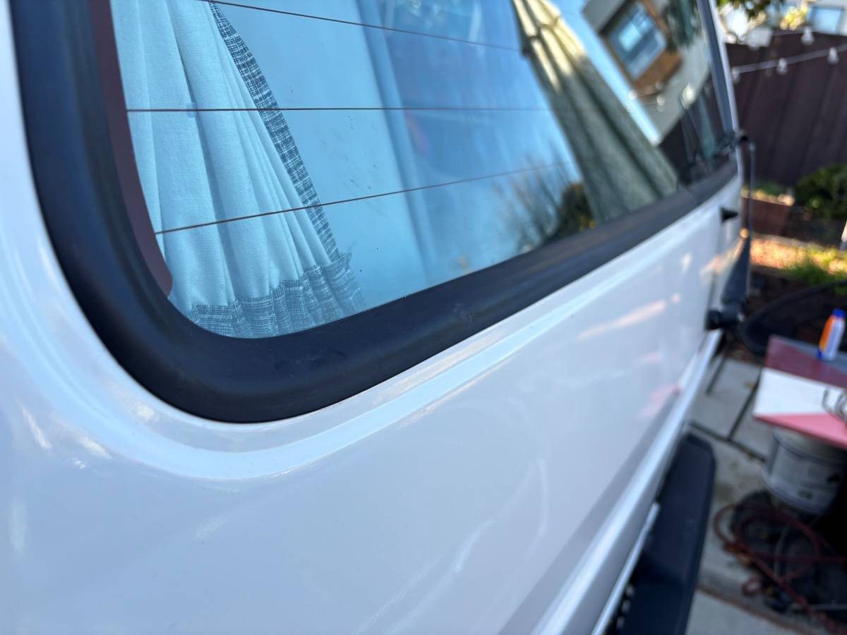 Volkswagen-Vanagon-westfalia-1990-white-1