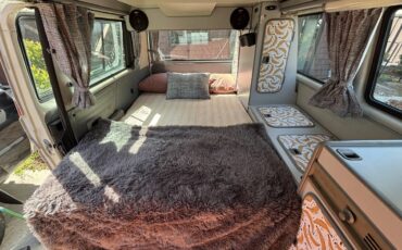 Volkswagen-Vanagon-westfalia-1990-white-10