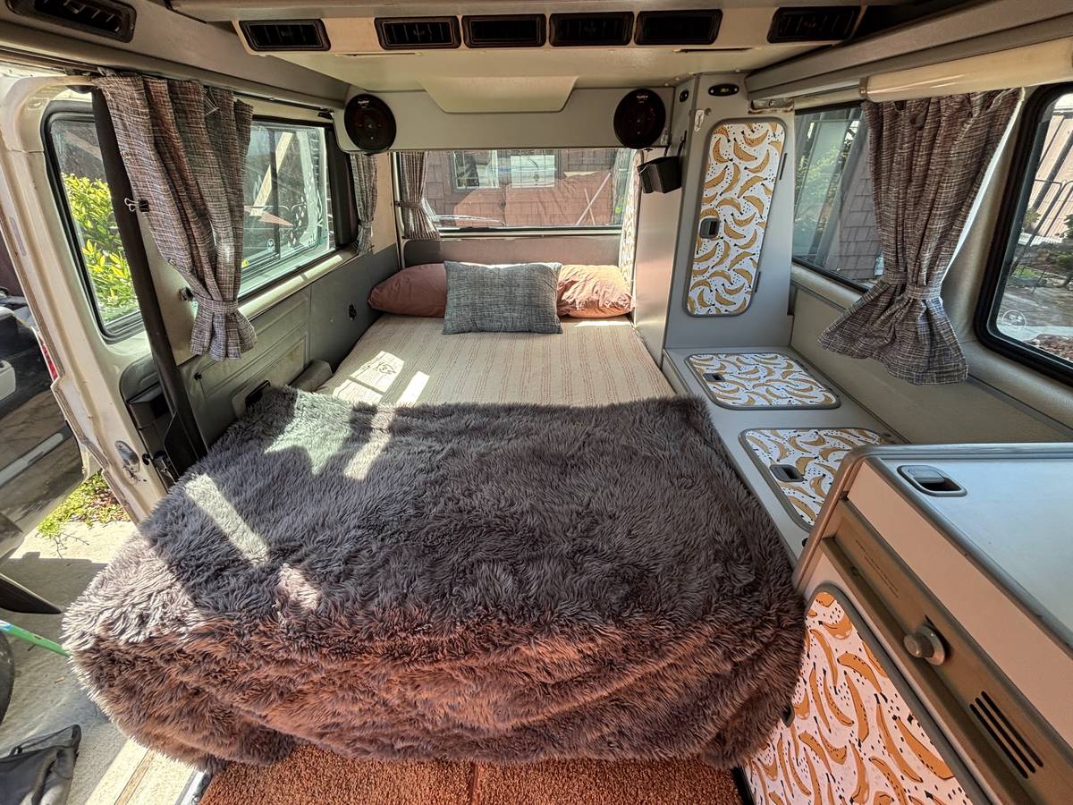 Volkswagen-Vanagon-westfalia-1990-white-10